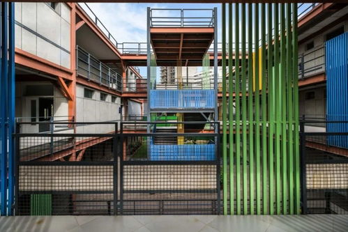 印度Manaskriti金屬架空學(xué)校 中小學(xué)建筑設(shè)計(jì)中的金屬附件與架座創(chuàng)新應(yīng)用